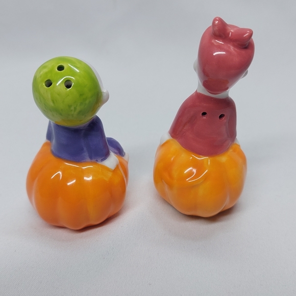 Nightmare Before Christmas Salt & Pepper Set - Picture 3 of 10